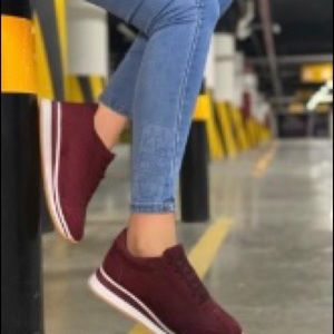 Women’s sneakers / Burgundy
